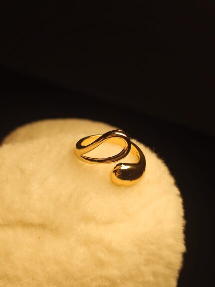 Minimalist Teardrop Open Gold Ring | Abstract Fluid Bypass Jewelry