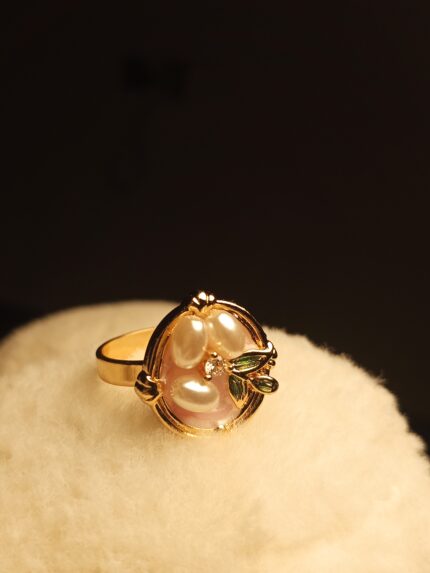 legant Gold-Toned Pearl & Leaf Ring | Vintage-Inspired Statement Jewelry
