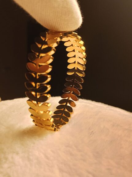 Chic Gold-Plated Interlocking Leaf Chain Bracelet | Nature-Inspired Women’s Jewelry